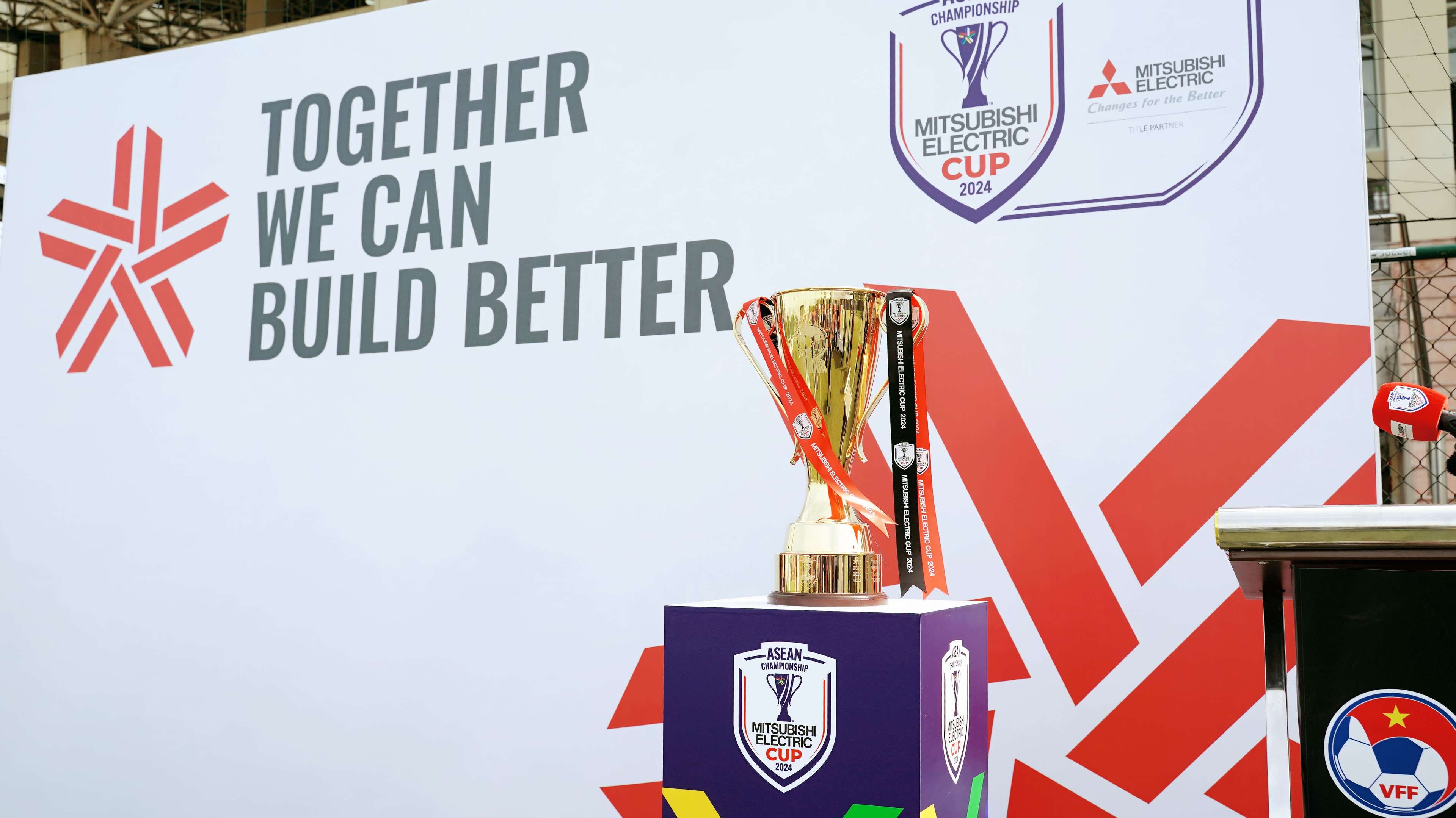 提到足球界 提到足球界